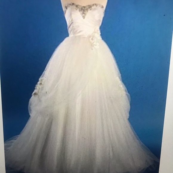 Alfred Angelo Disney Fairytale Belle 235 sz 14 - Picture 2 of 15